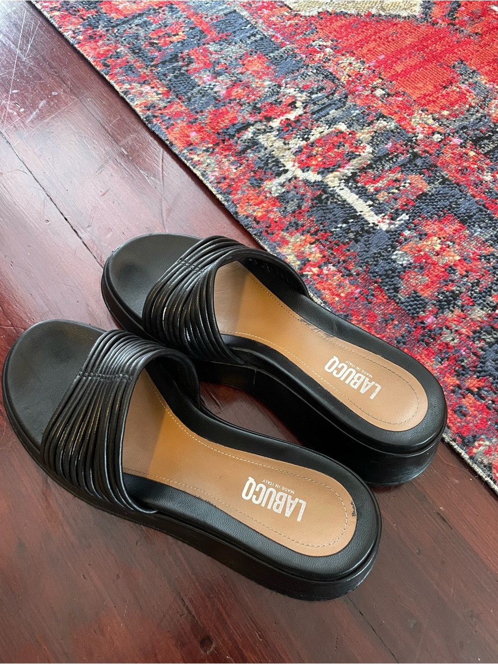 Labucq Caye Black Slides